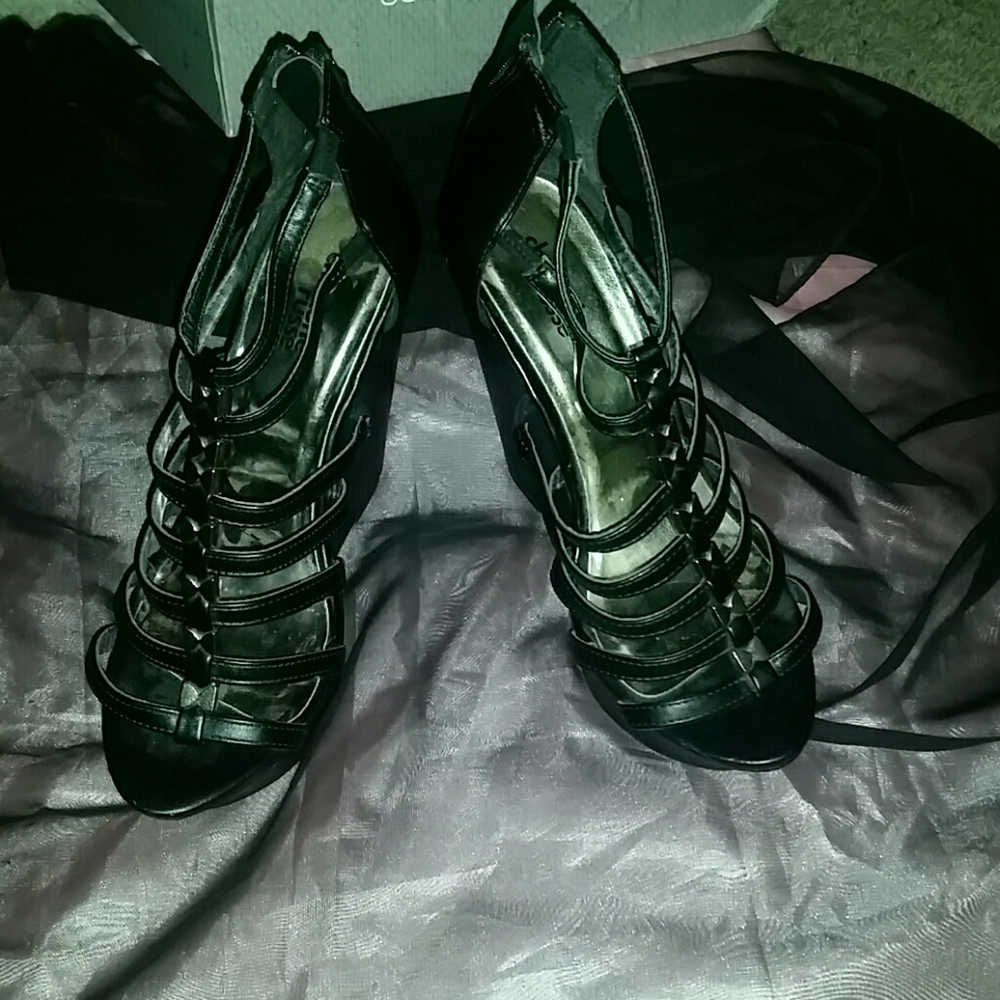sz 8 m black and gold platforms